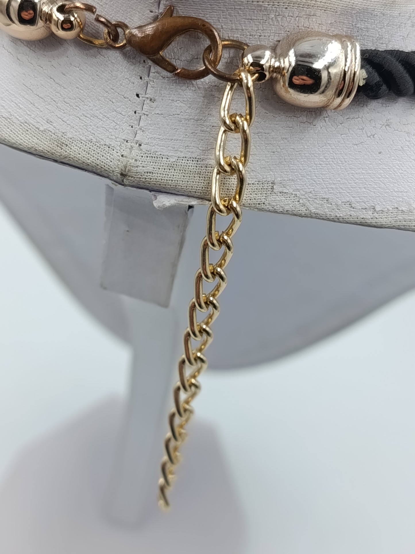 Statement Kette mit großen Elementen in Grau Gold – 55 cm