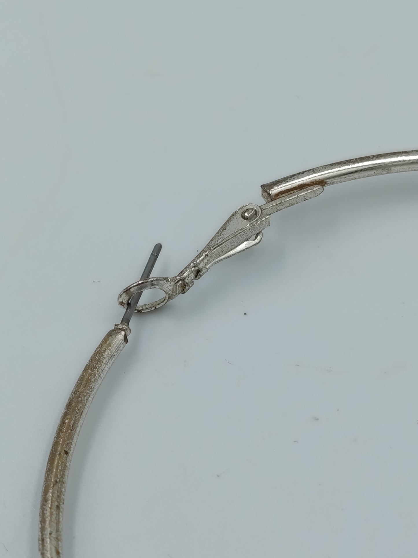 Schlichte, klassische Creolen in silberfarbener Optik