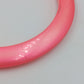 Auffälliger Statement Armreif in leuchtendem Neon-Pink