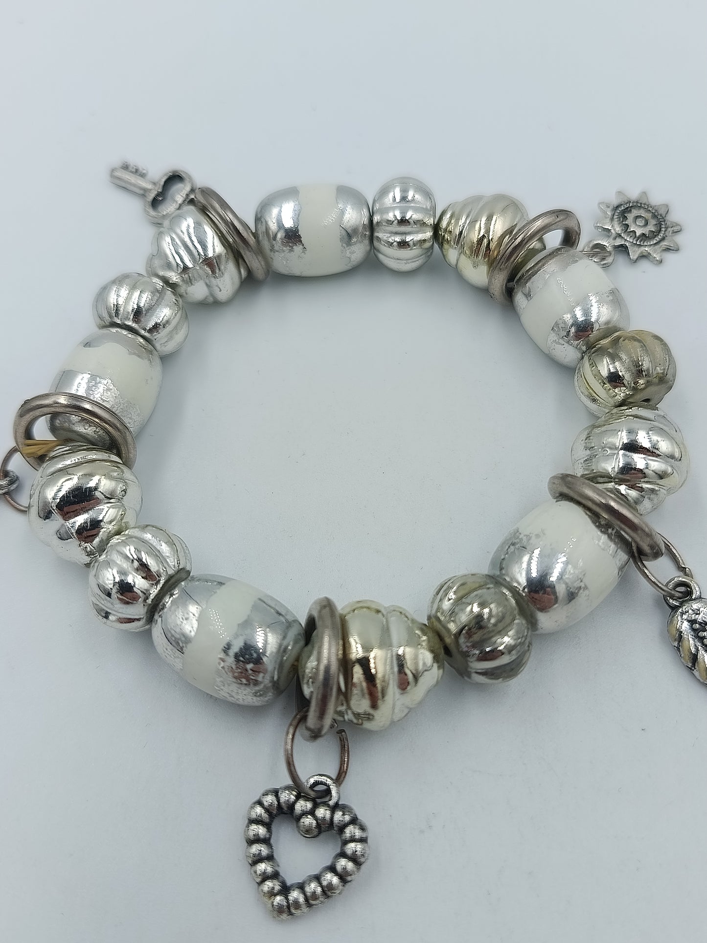 Charm Armband Silberfarben mit Anhängern – Herz, Schlüssel Sonne