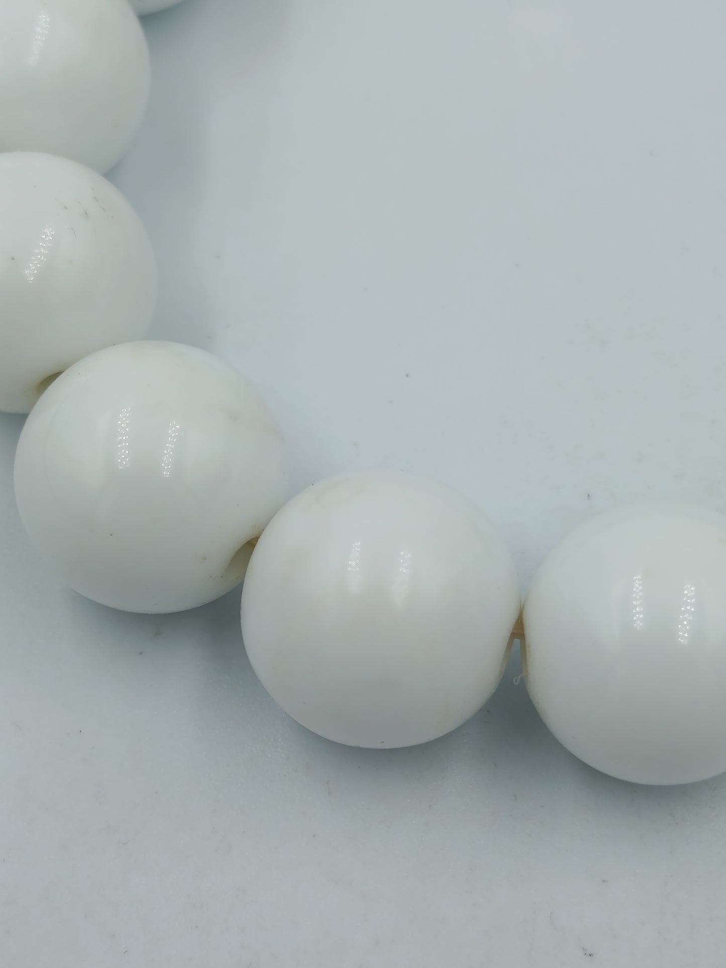 Perlenarmband Weiß – große Kugelperlen – elastisch
