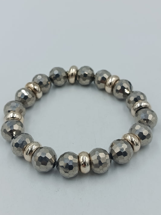 Elastisches Armband mit facettierten Perlen in Silberoptik – modern elegant