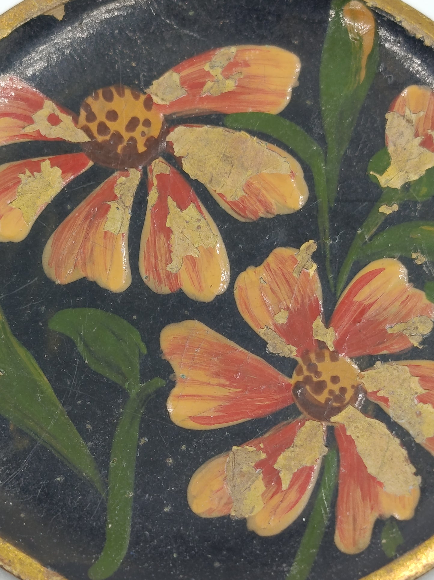 Vintage Brosche / Anstecknadel mit Blumenmotiv – handbemalt