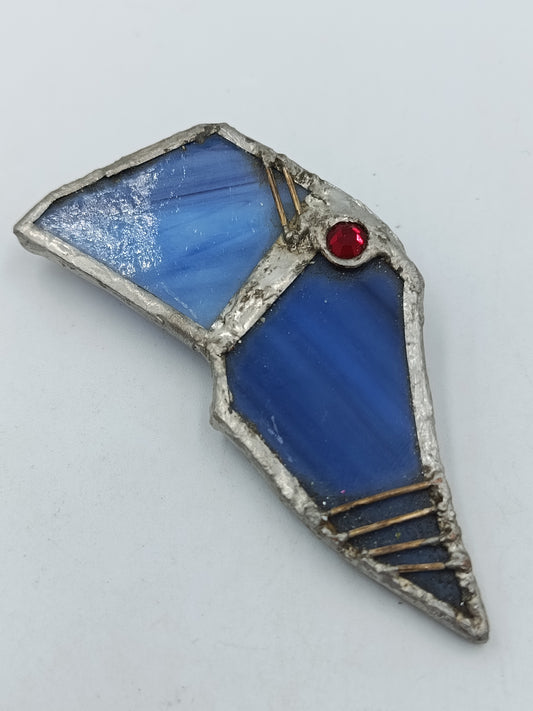 Vintage Designer Brosche – abstrakt, blaues Glas  roter Stein