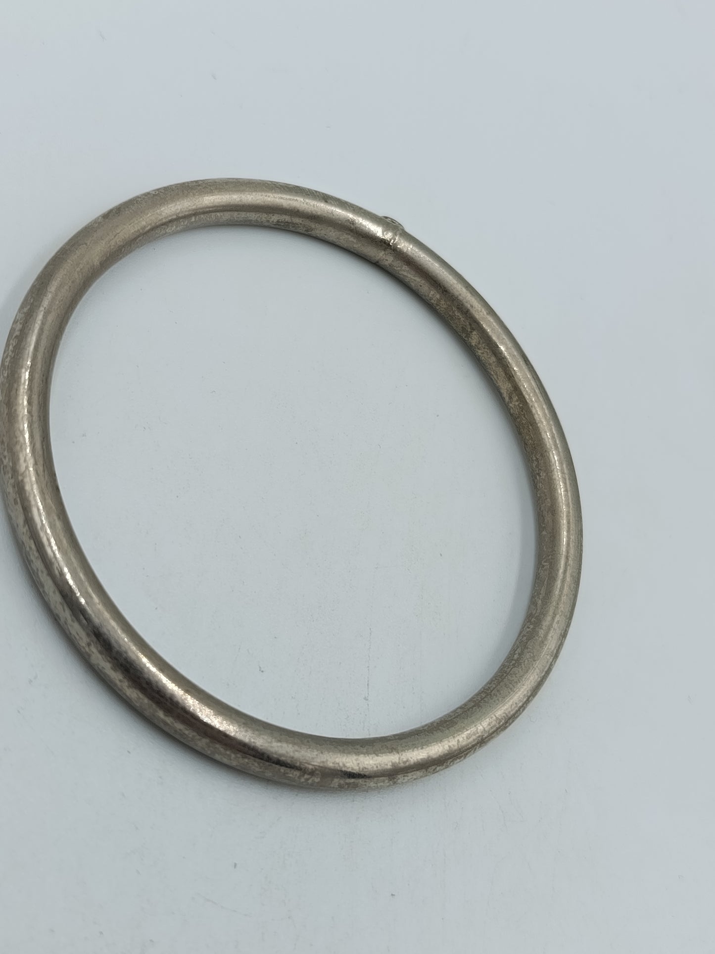 Schlichter Vintage Silberfarbener Armreif Schlicht Rundes Design