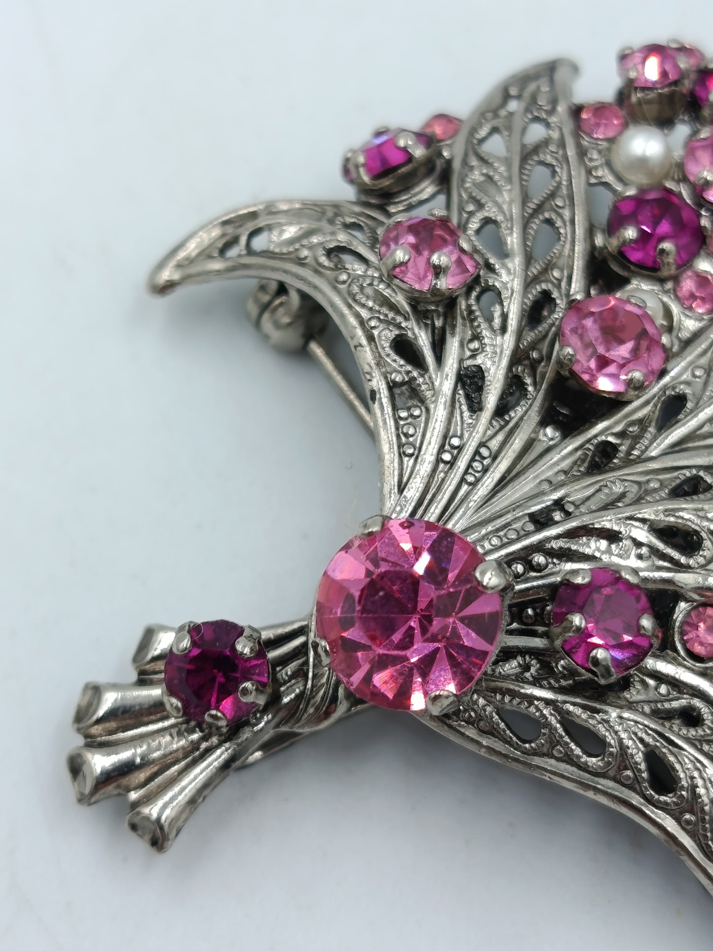 Vintage Brosche Mit Pinken Strasssteinen Und Perlendekor