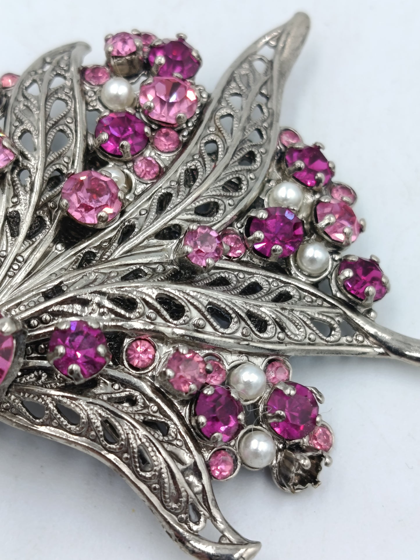 Vintage Brosche Mit Pinken Strasssteinen Und Perlendekor