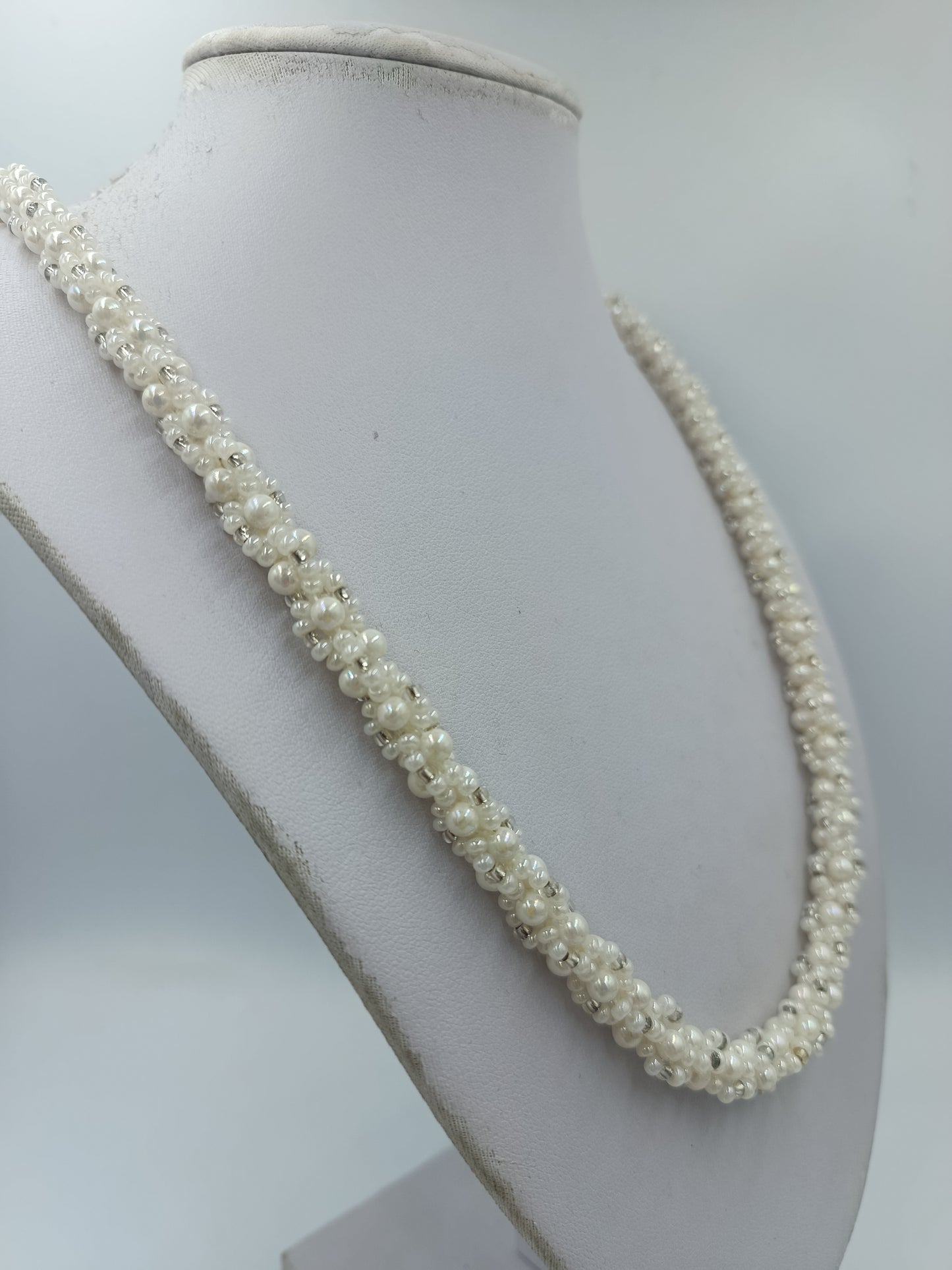 Vintage Perlenkette Weiß Silberfarbig Elegante Halskette