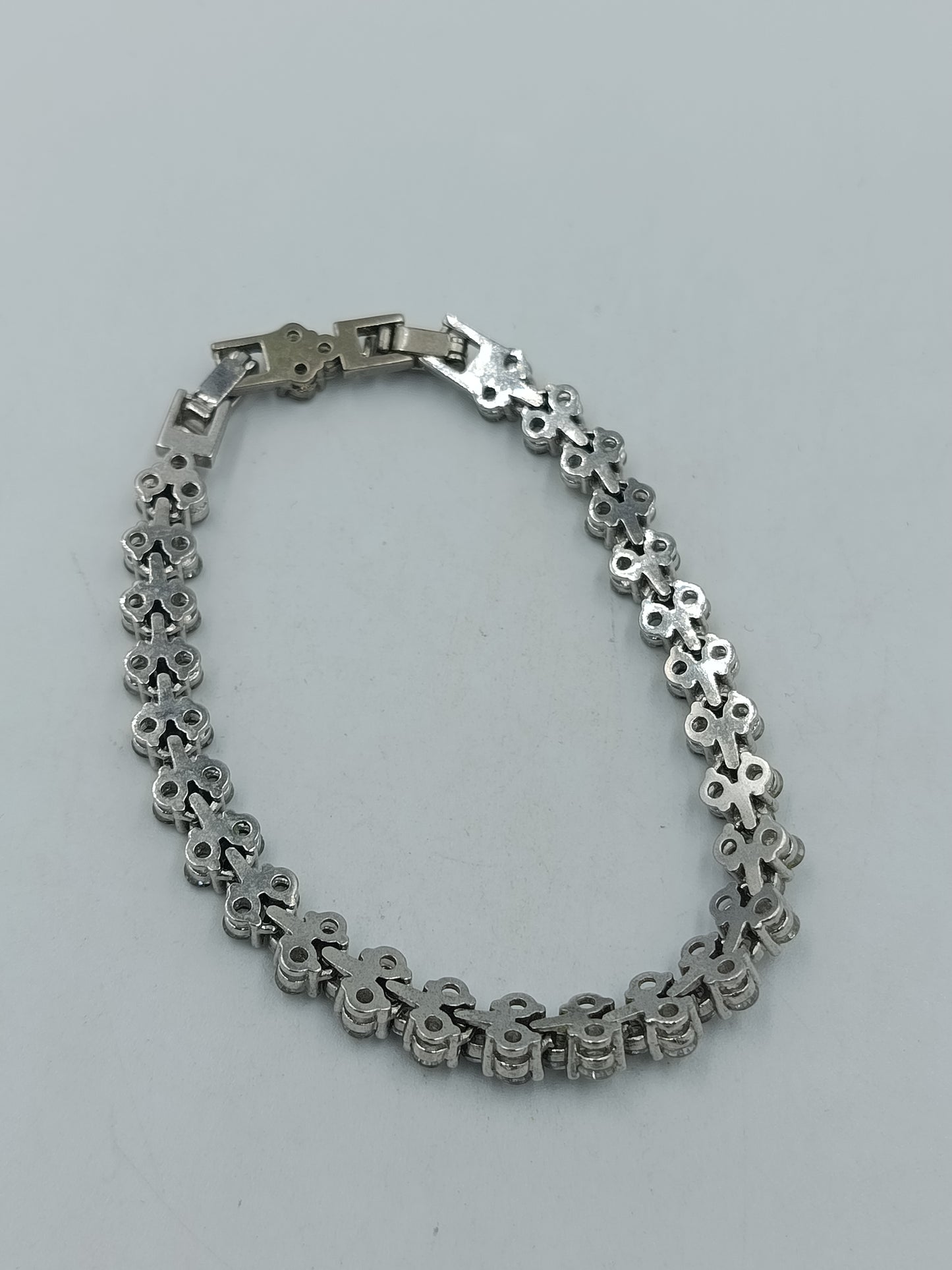 Elegantes Tennis Armband Silberfarben Strass