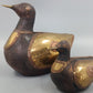 Vintage Holz Ente Figuren Set – Dekorative Messing Applikationen