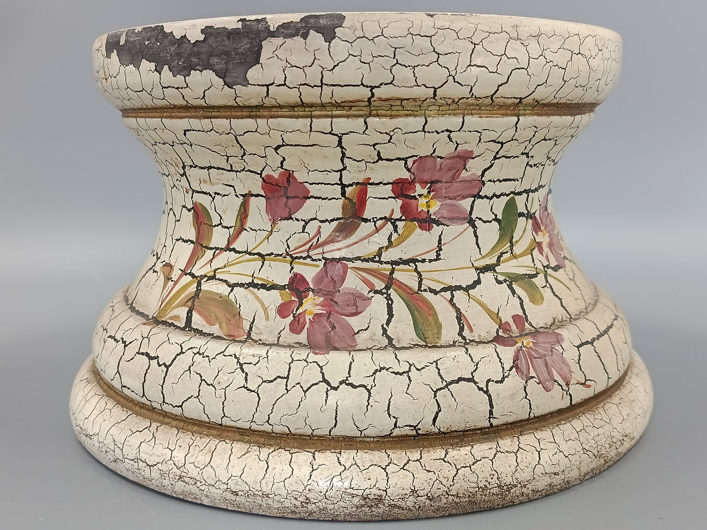 Antiker Übertopf / Säulenfuß im Shabby Chic Stil mit Blumendekor