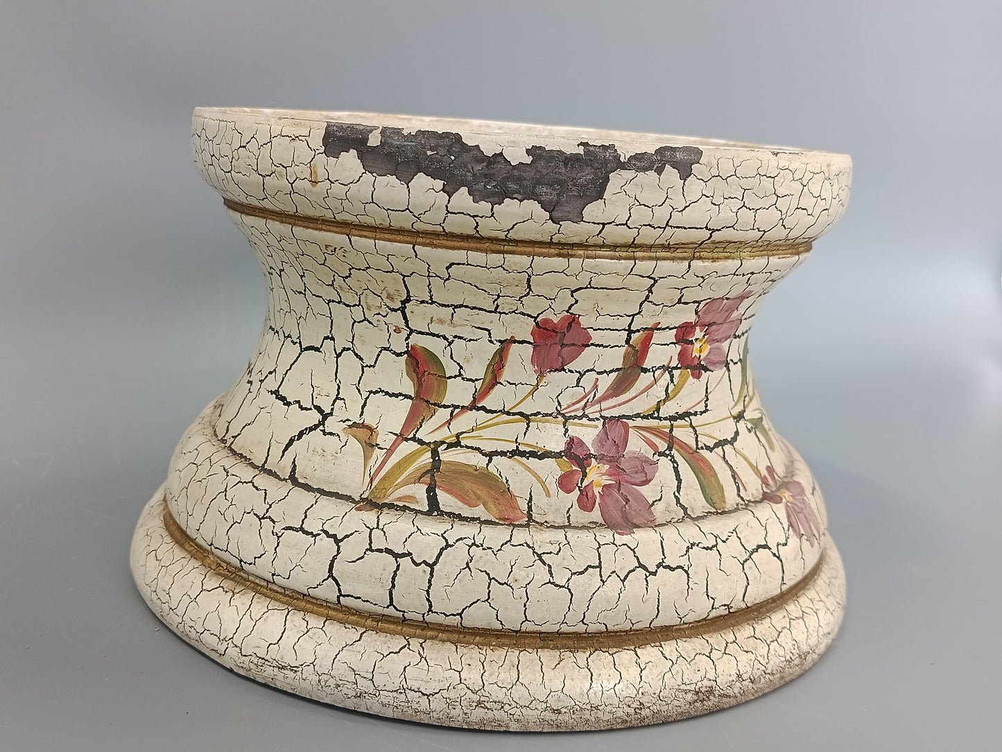 Antiker Übertopf / Säulenfuß im Shabby Chic Stil mit Blumendekor