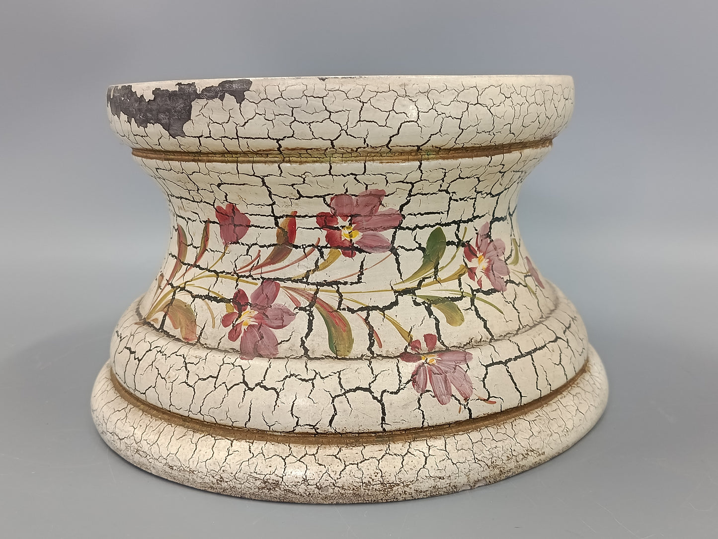 Antiker Übertopf / Säulenfuß im Shabby Chic Stil mit Blumendekor