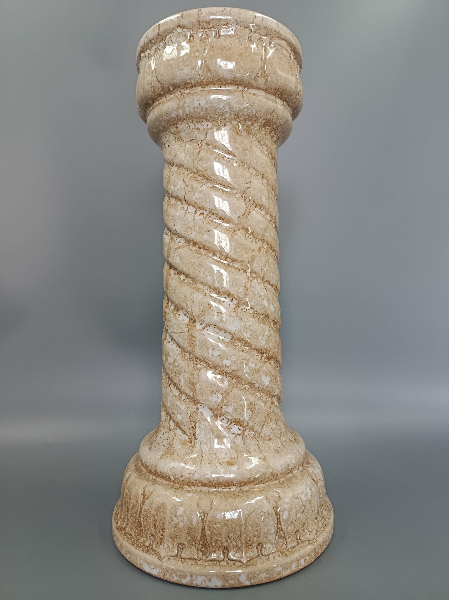 Keramik Säule in Beige – Säulen Podest mit Kordeloptik