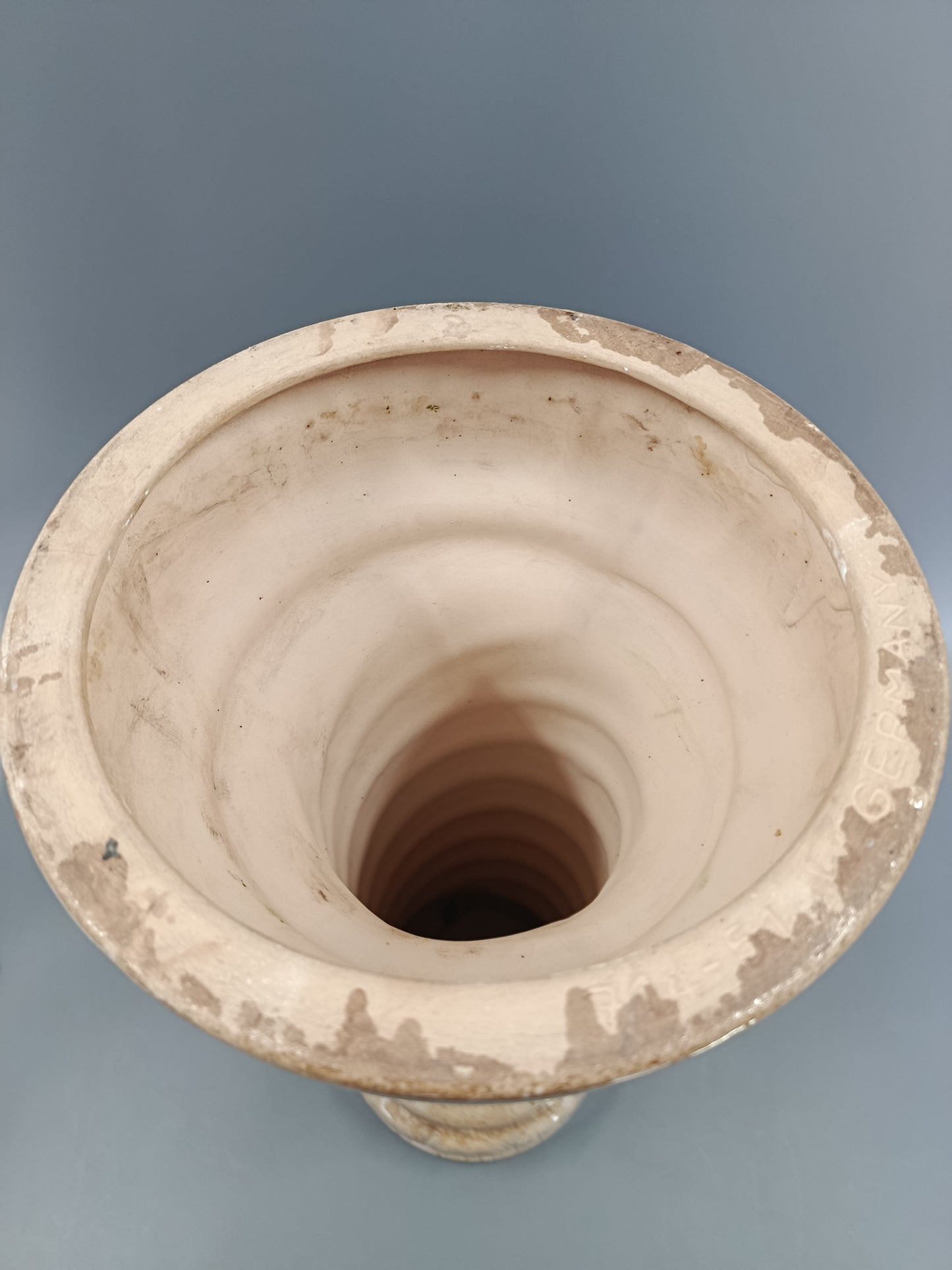 Keramik Säule in Beige – Säulen Podest mit Kordeloptik