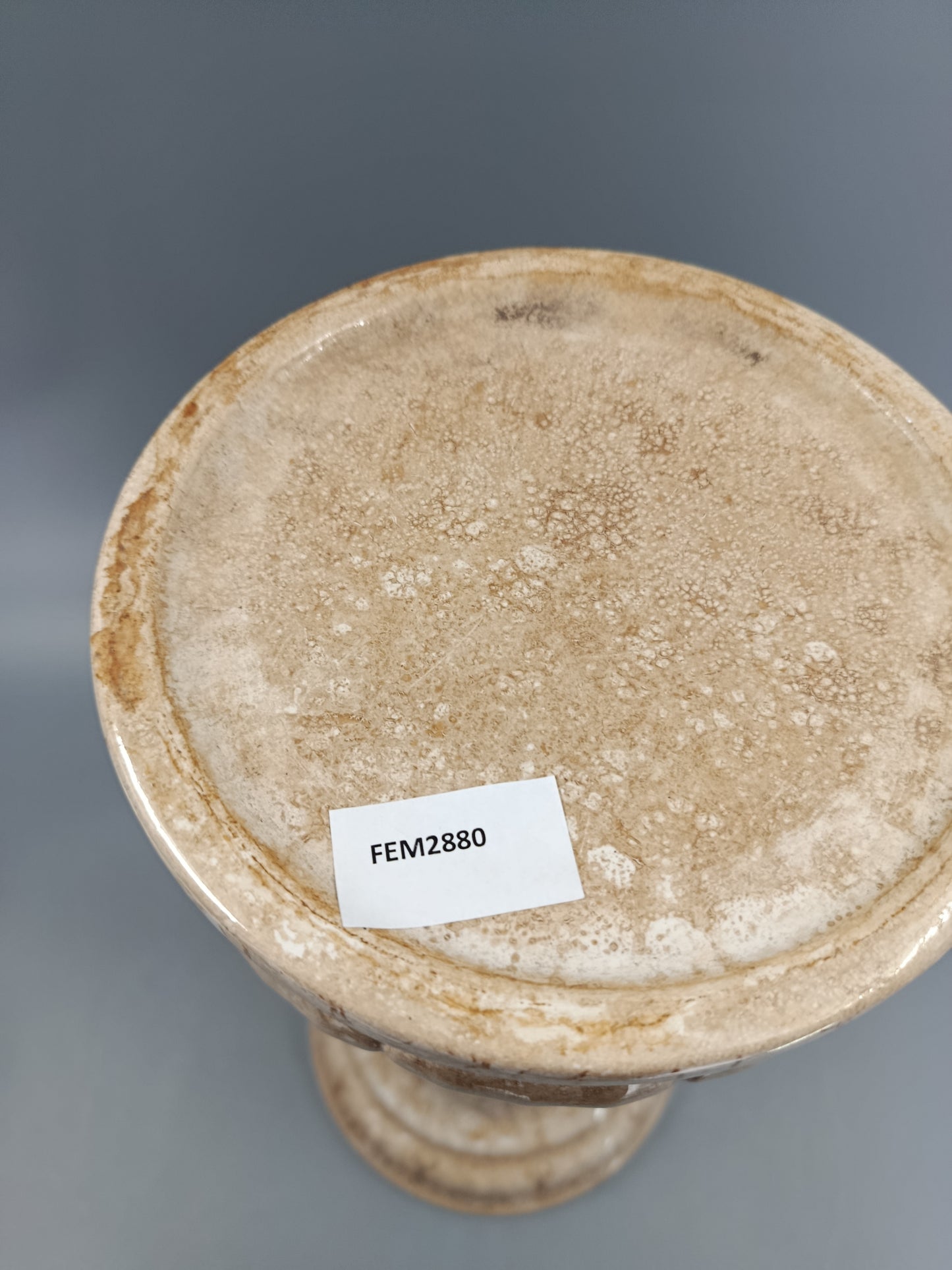 Keramik Säule in Beige – Säulen Podest mit Kordeloptik