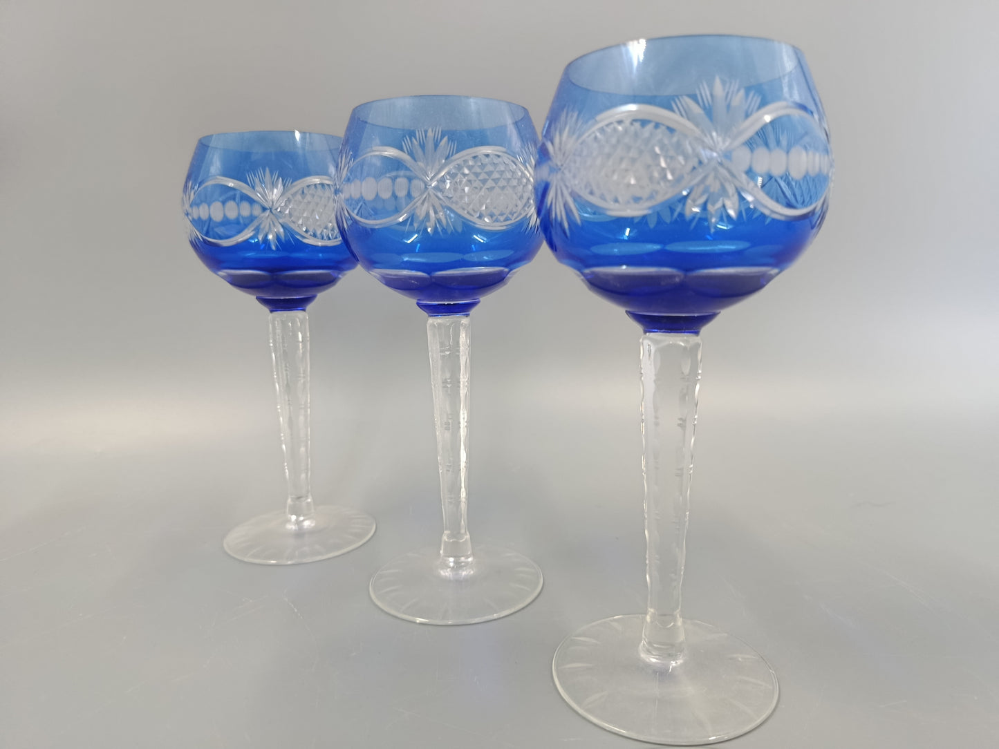 Edle Kristall Römer Gläser  Blaues Überfangglas mit Feinschliff 3er Set