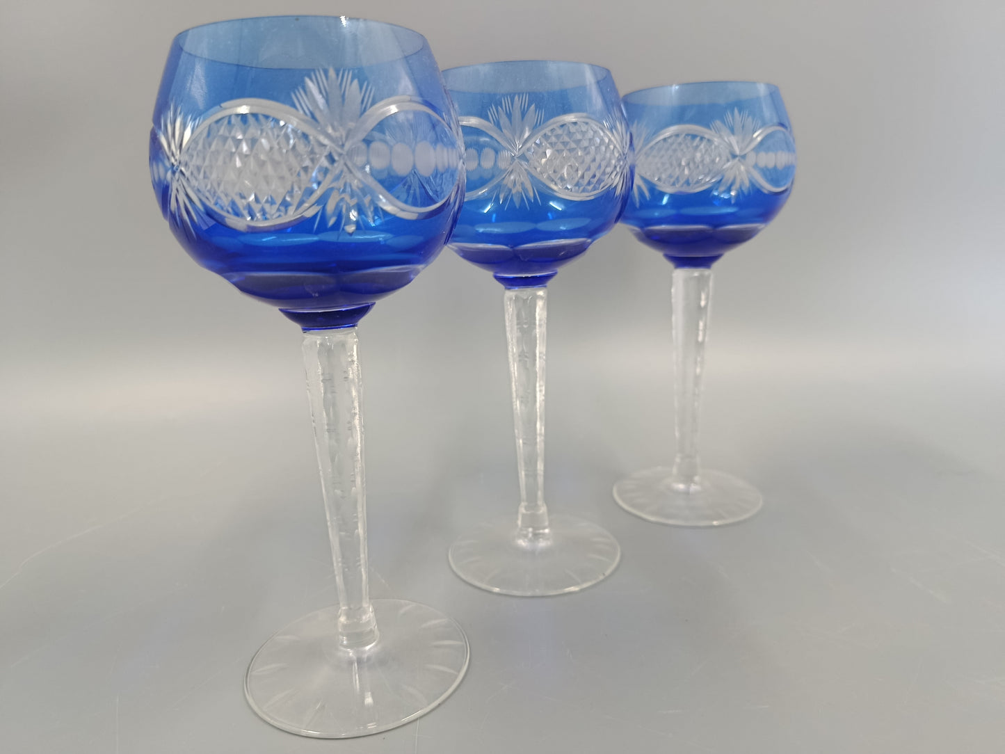 Edle Kristall Römer Gläser  Blaues Überfangglas mit Feinschliff 3er Set