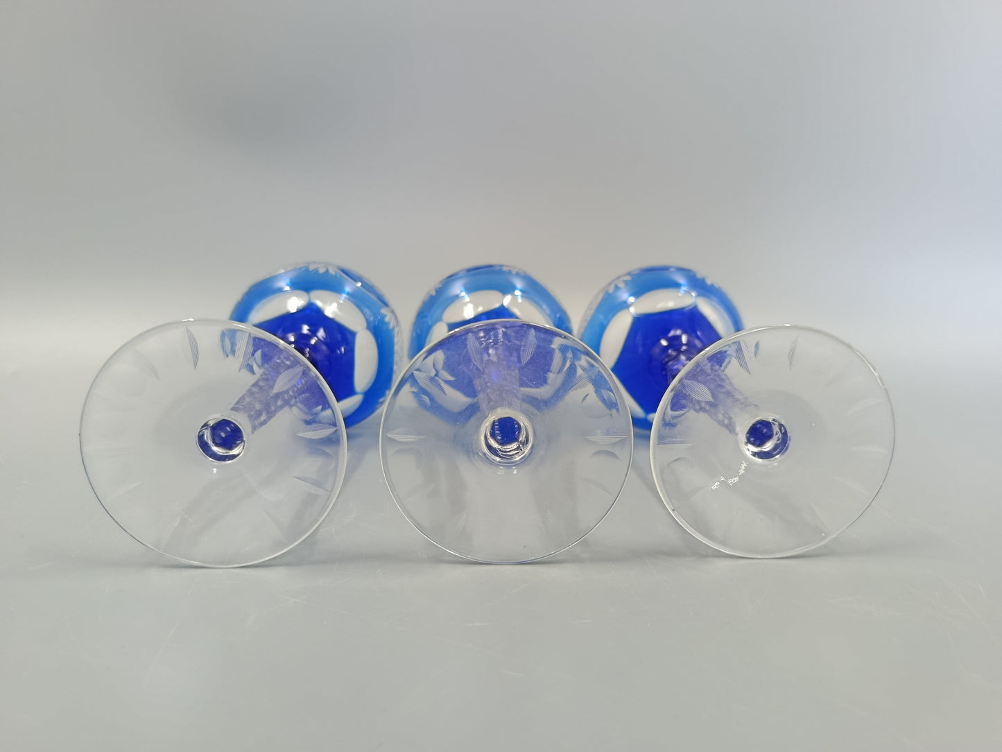 Edle Kristall Römer Gläser  Blaues Überfangglas mit Feinschliff 3er Set