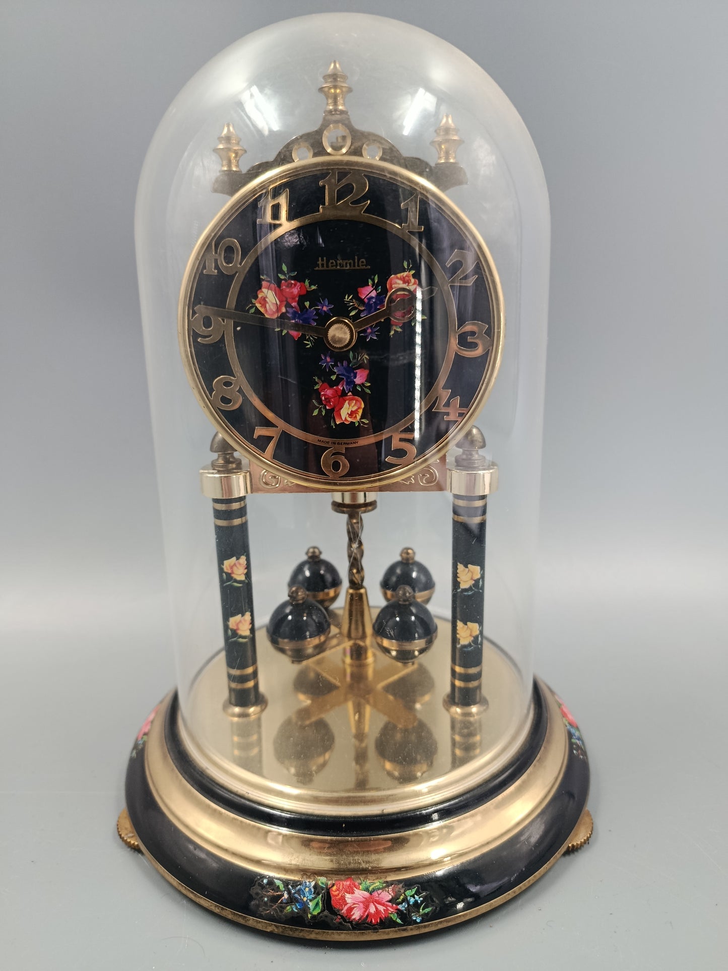 Klassische Hermle Jahres Uhr Elegantes Blumendesign