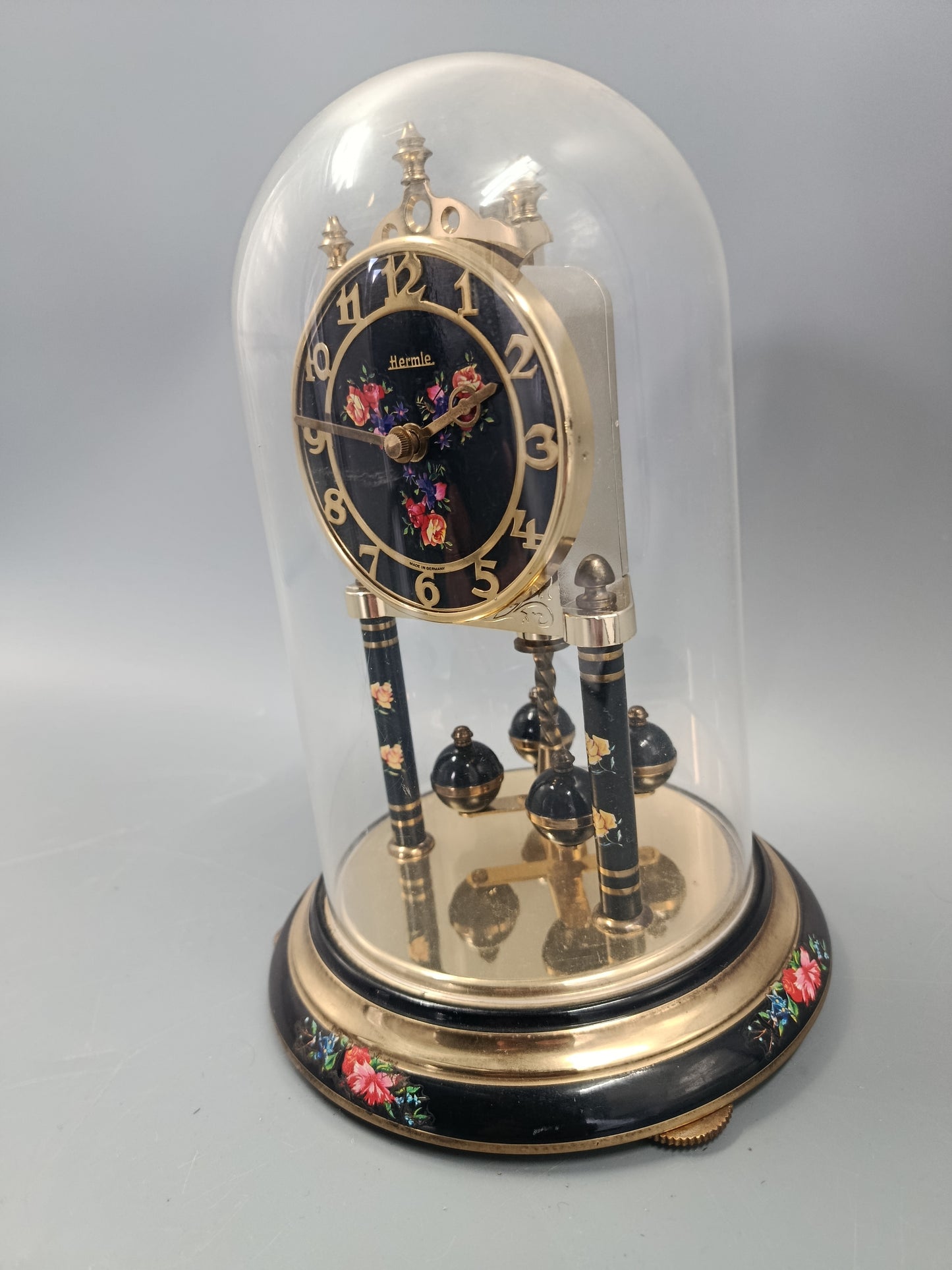 Klassische Hermle Jahres Uhr Elegantes Blumendesign