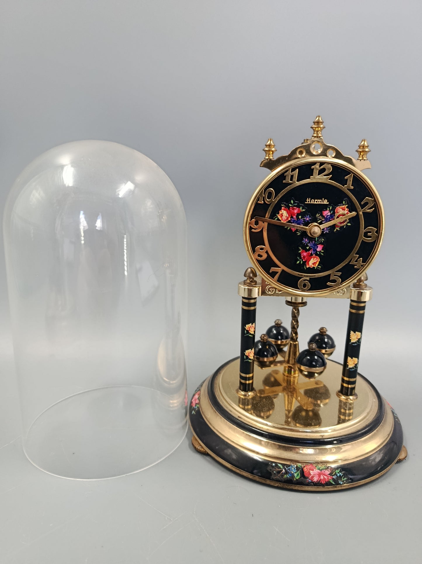 Klassische Hermle Jahres Uhr Elegantes Blumendesign