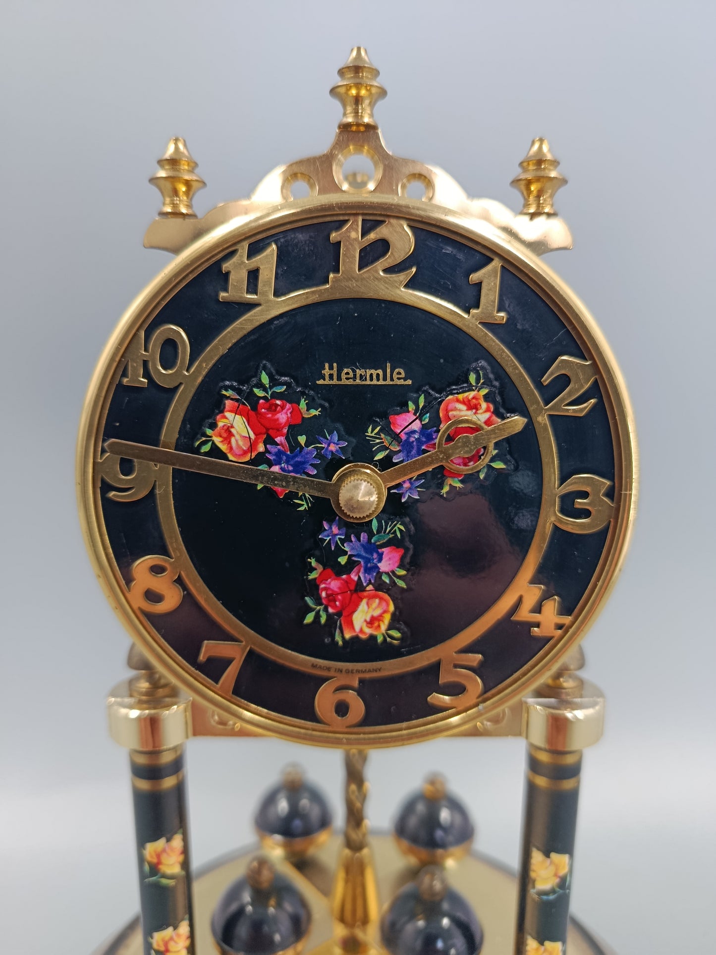 Klassische Hermle Jahres Uhr Elegantes Blumendesign