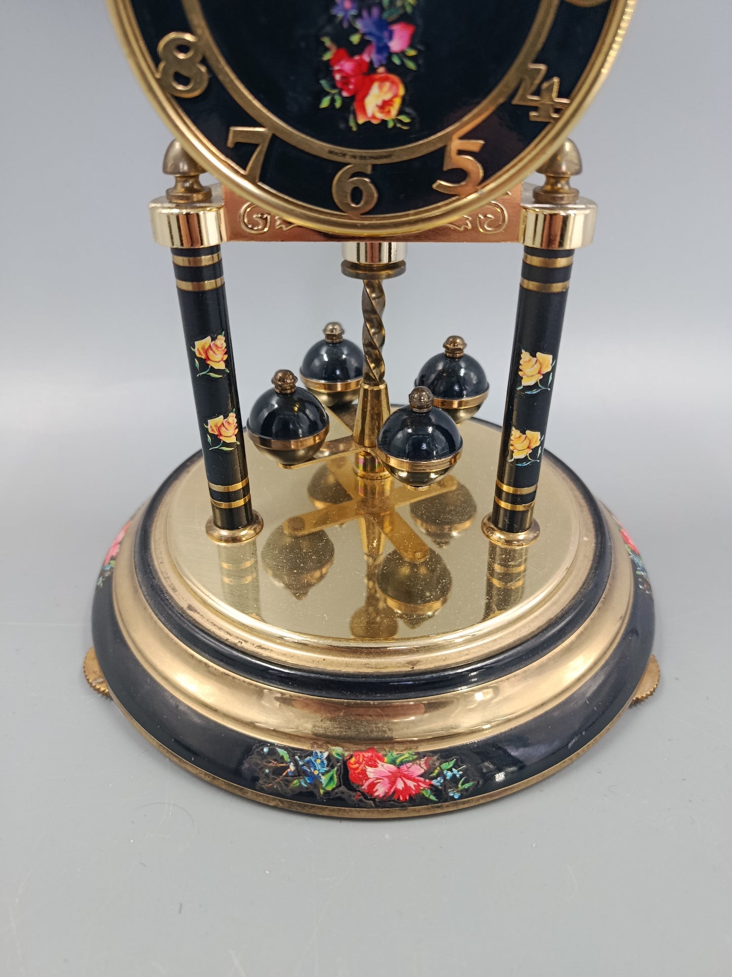 Klassische Hermle Jahres Uhr Elegantes Blumendesign