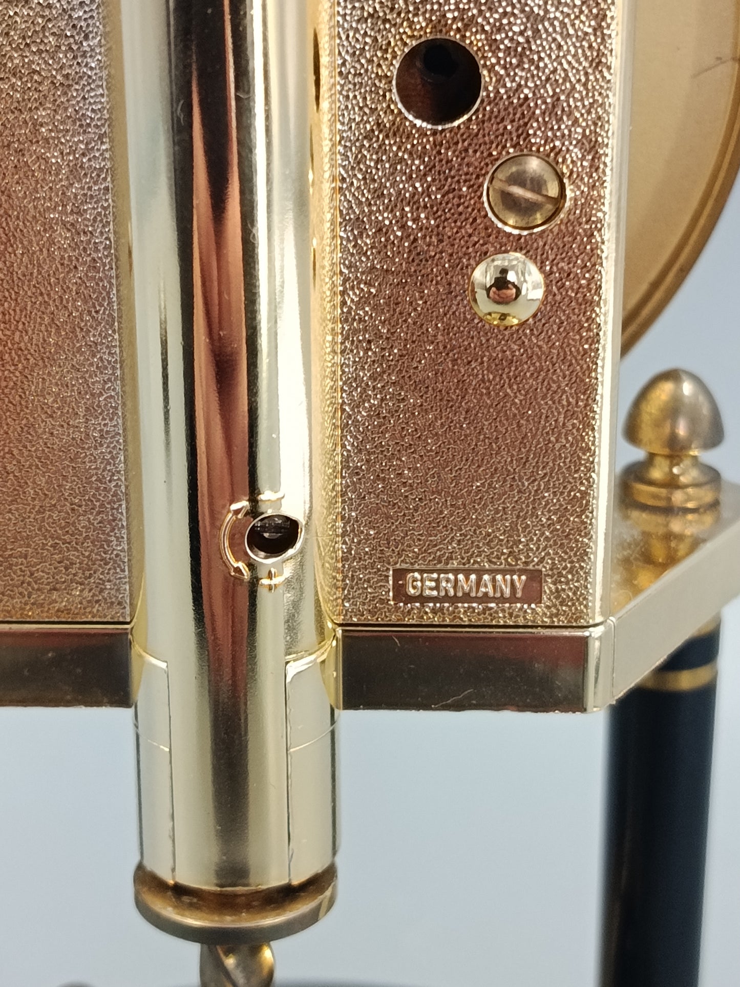 Klassische Hermle Jahres Uhr Elegantes Blumendesign