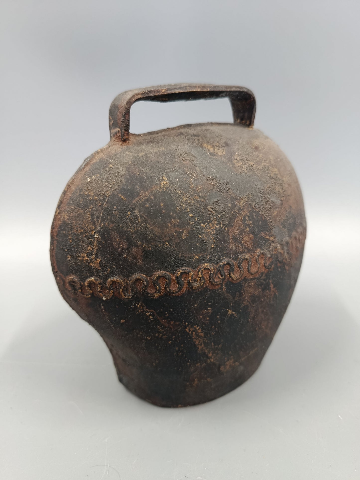 Rustikale Vintage Kuhglocke – Antike Weideglocke aus Eisen