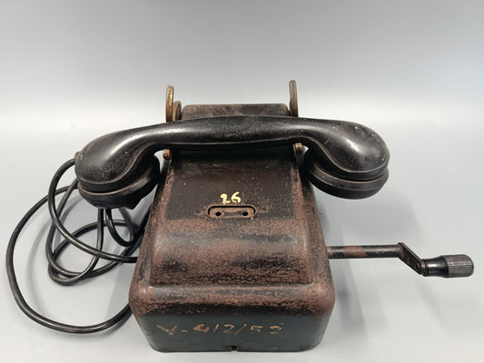 Antikes Kurbel Telefon – Rustikales Vintage Feldtelefon