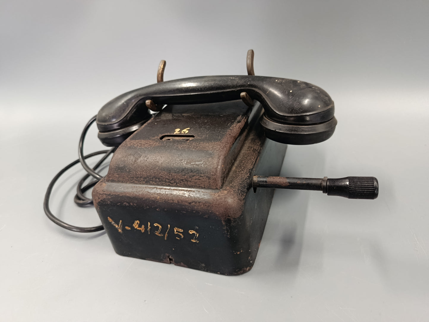 Antikes Kurbel Telefon – Rustikales Vintage Feldtelefon
