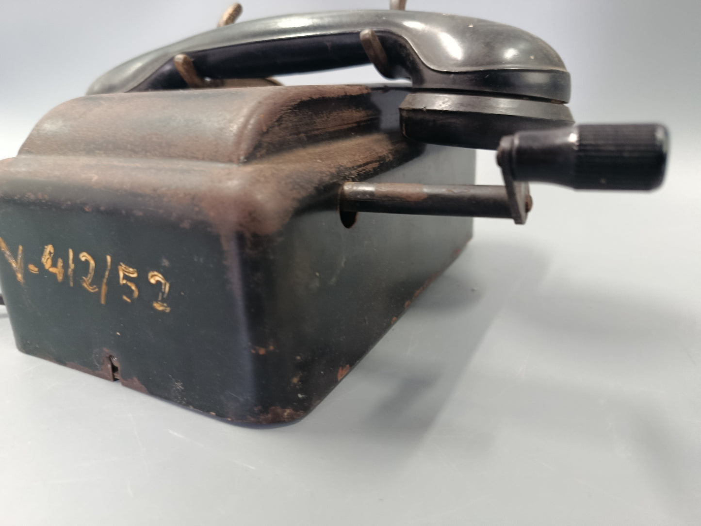 Antikes Kurbel Telefon – Rustikales Vintage Feldtelefon