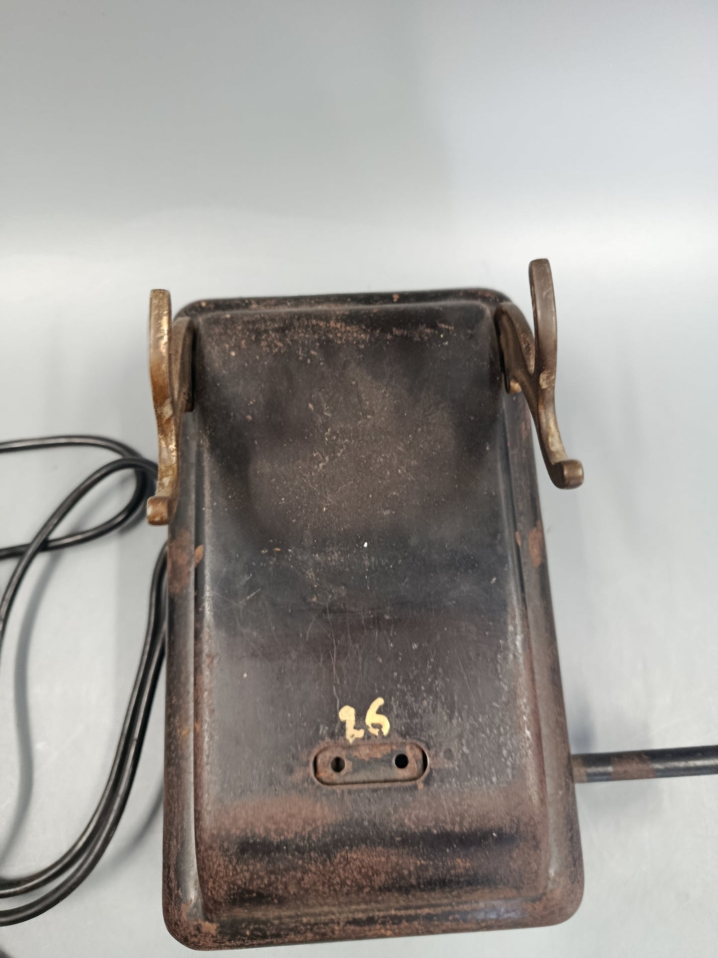 Antikes Kurbel Telefon – Rustikales Vintage Feldtelefon