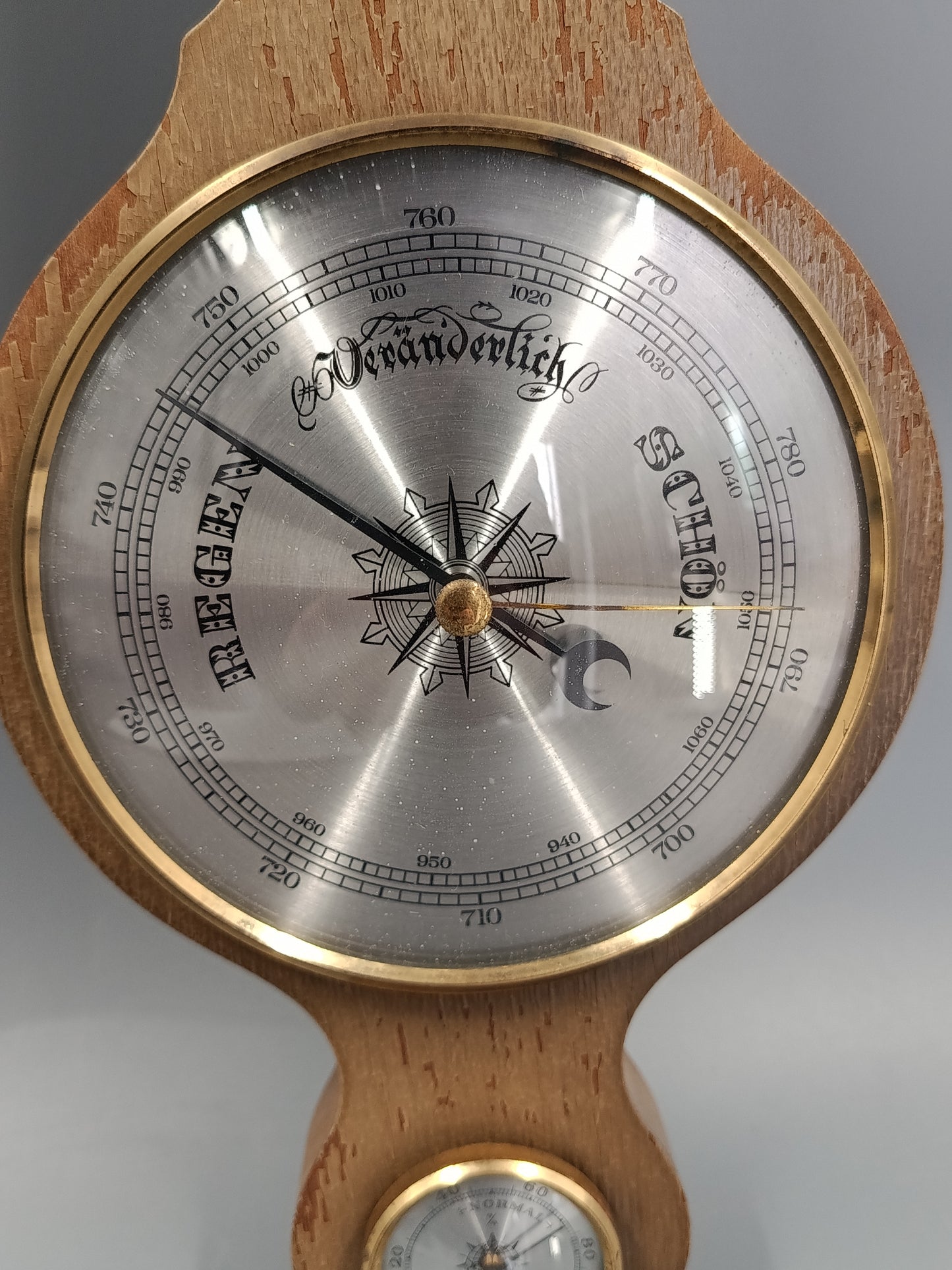 Klassisches Vintage Barometer – Rustikale Wetterstation aus Holz