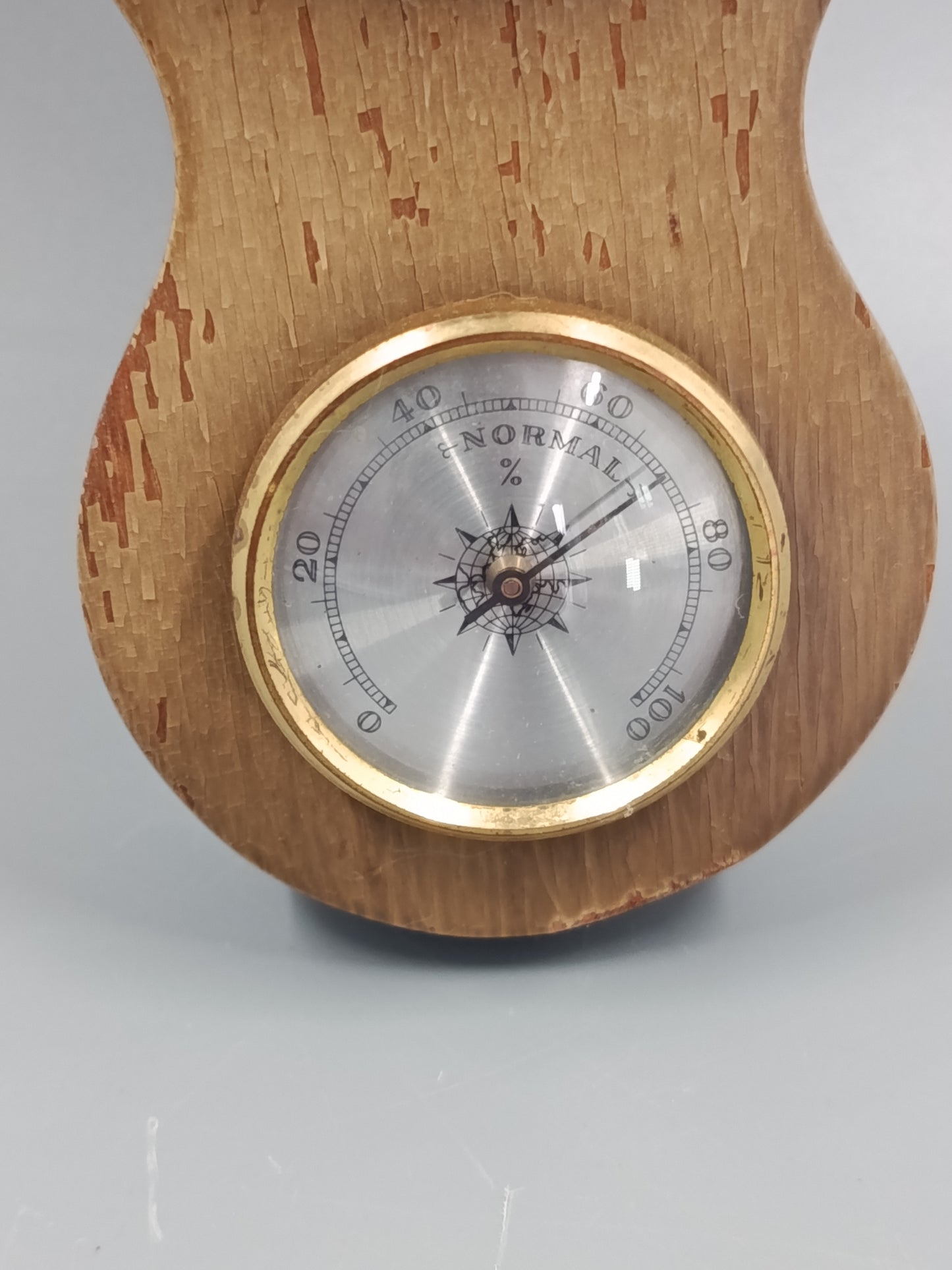 Klassisches Vintage Barometer – Rustikale Wetterstation aus Holz