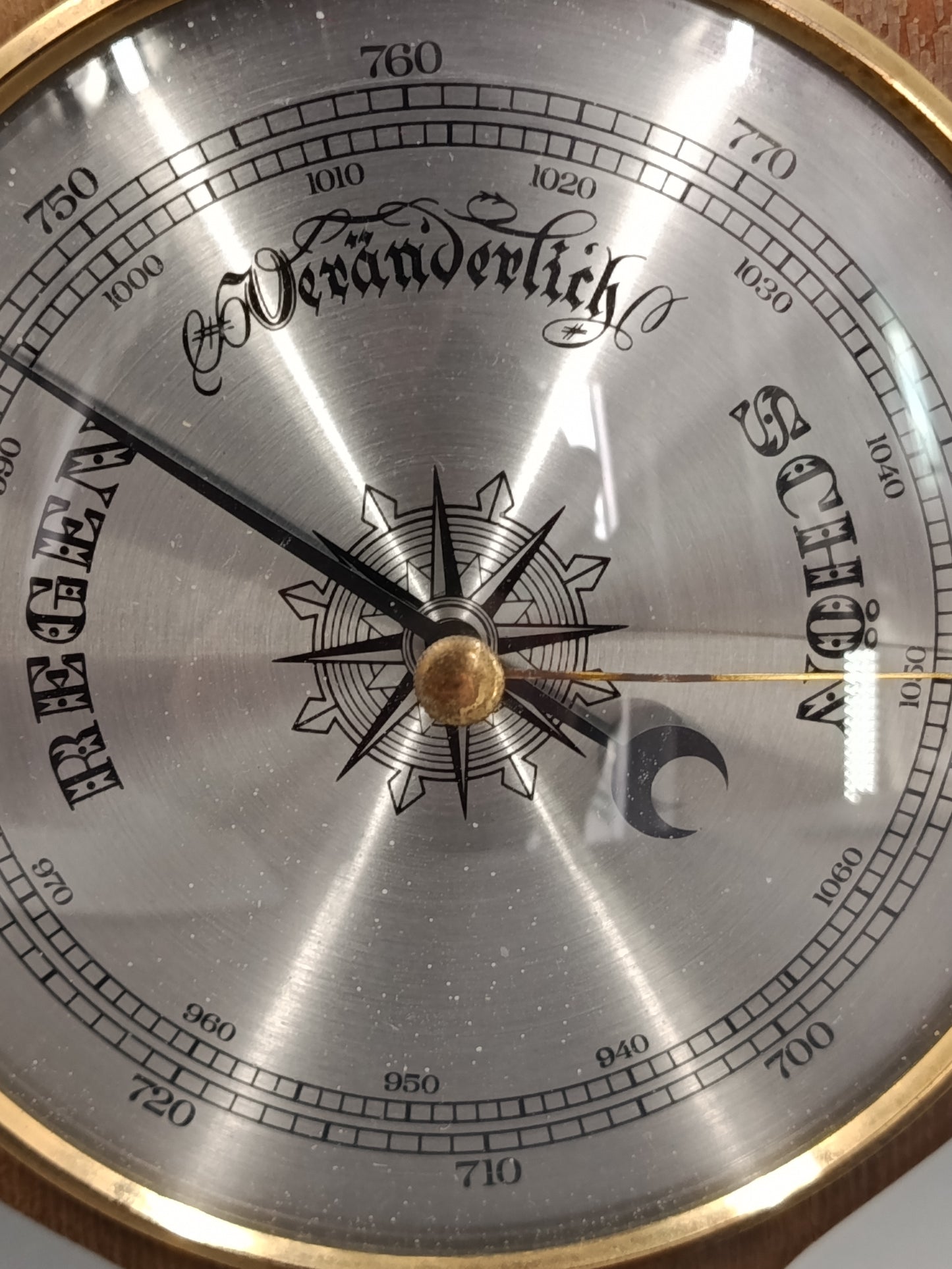 Klassisches Vintage Barometer – Rustikale Wetterstation aus Holz