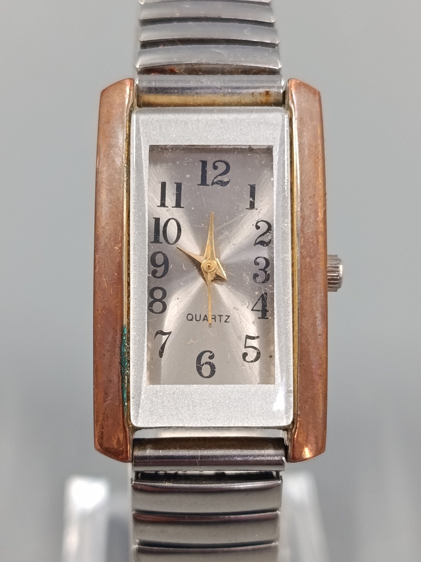 Klassische Uhr  Rechteckiges Design mit Stretchband