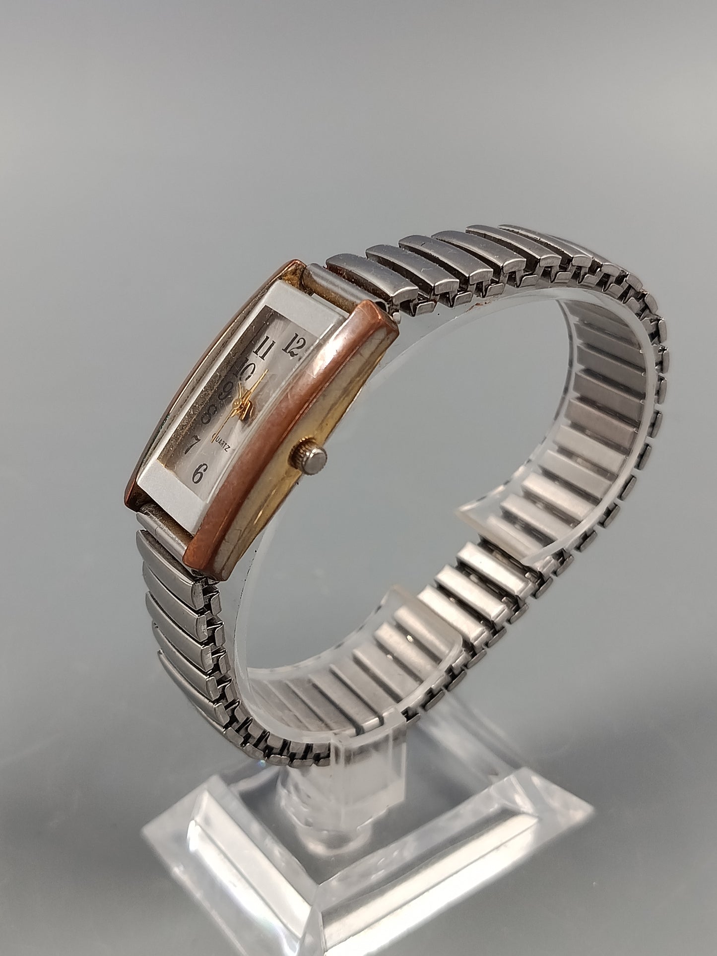 Klassische Uhr  Rechteckiges Design mit Stretchband