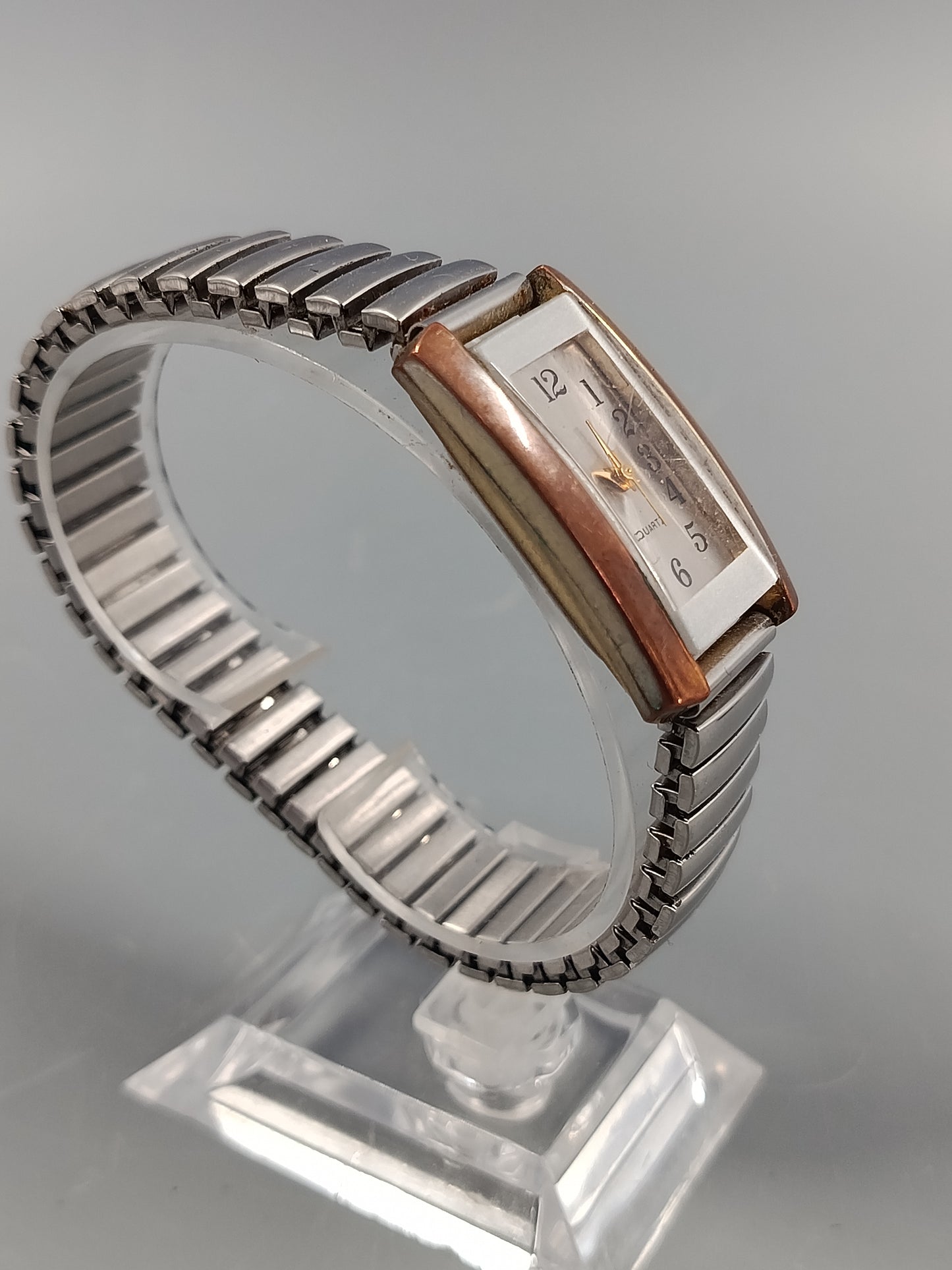 Klassische Uhr  Rechteckiges Design mit Stretchband