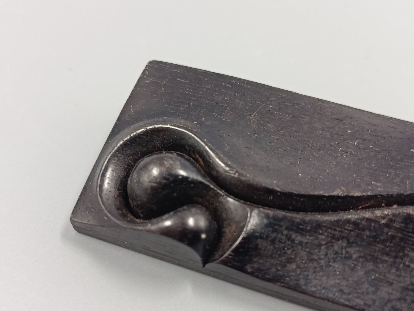 Handgeschnitzte Vintage Holz Brosche Kunstvolles Design