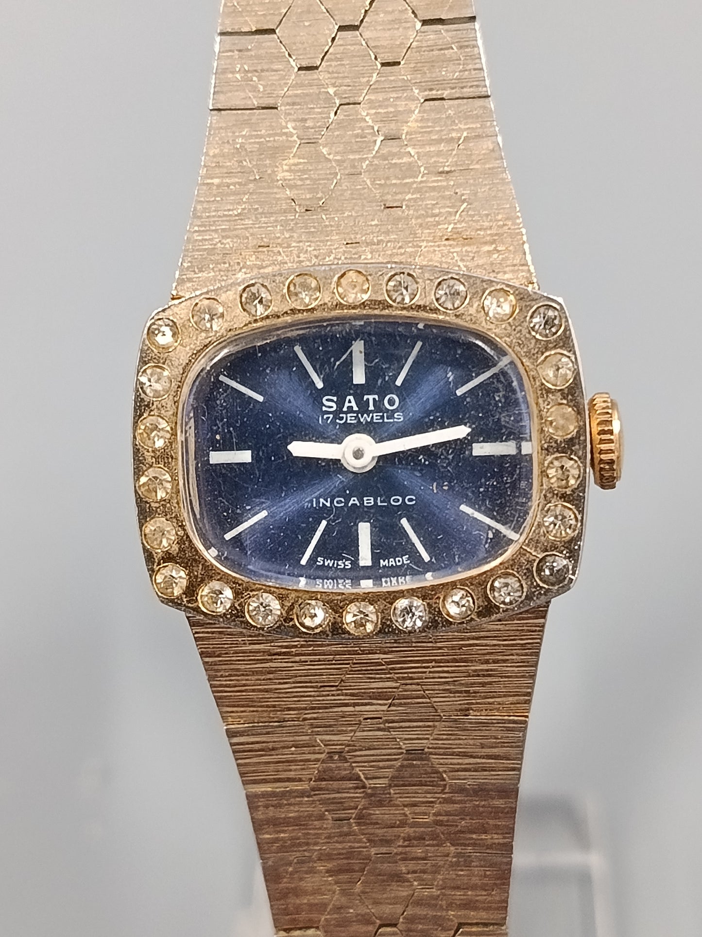 Edle Sato Damen Uhr Vintage mit blauem Zifferblatt