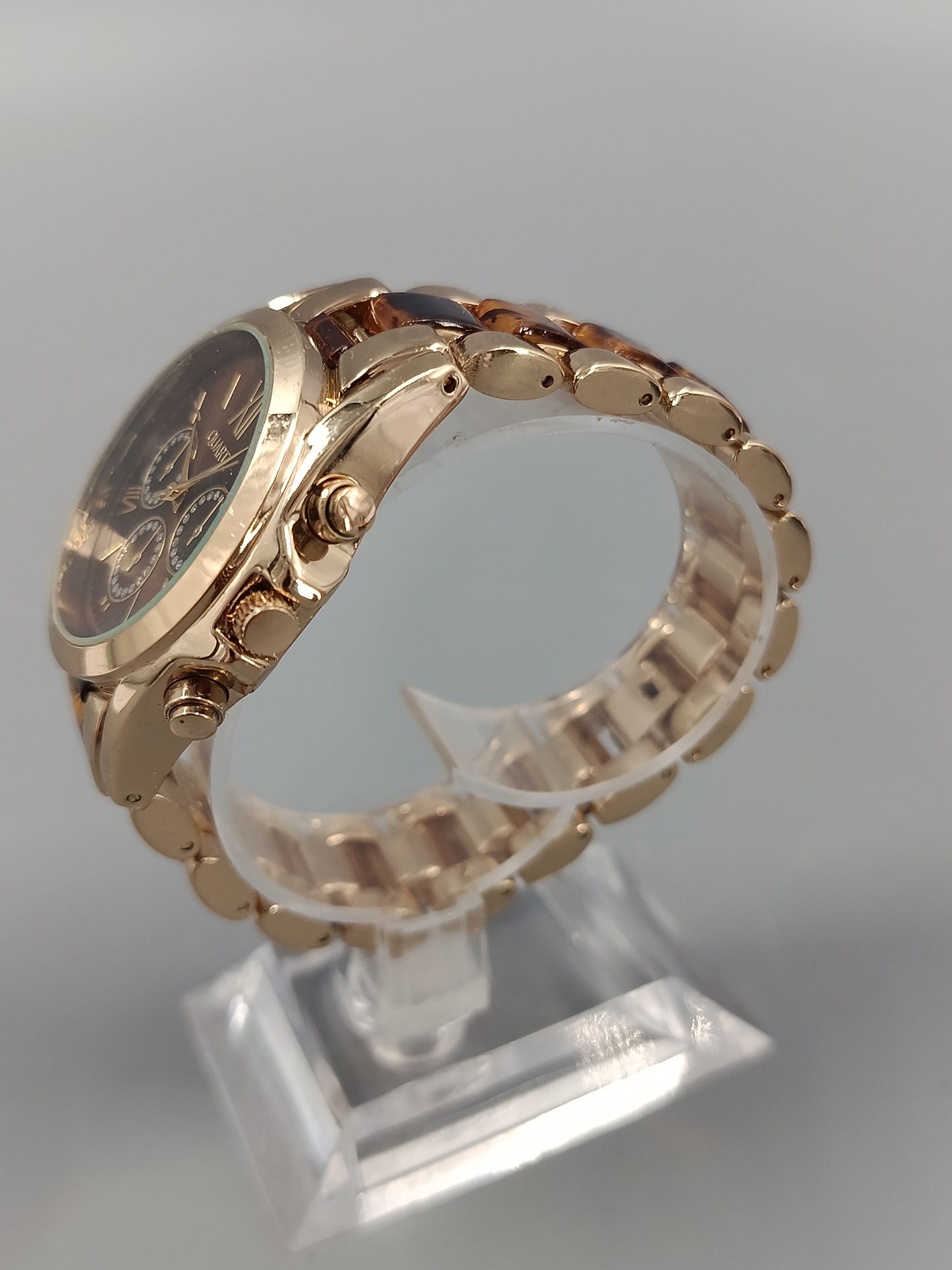 Elegante Damen Uhr Goldoptik Modisches Chronographen