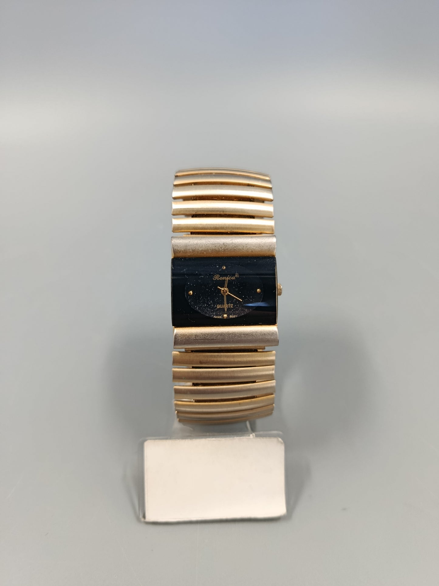 Goldfarbene Ronica Damenuhr Elegantes Design