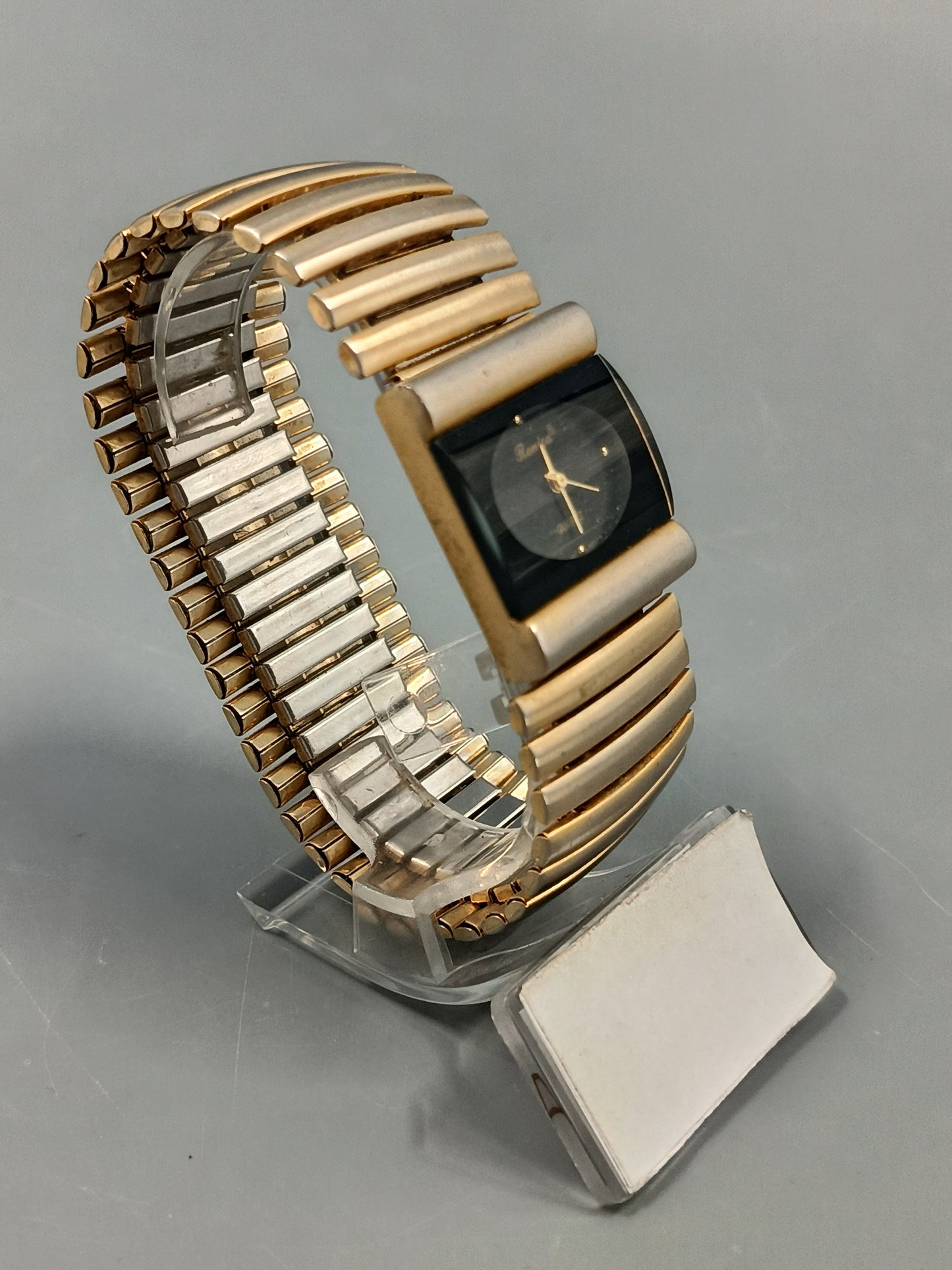 Goldfarbene Ronica Damenuhr Elegantes Design