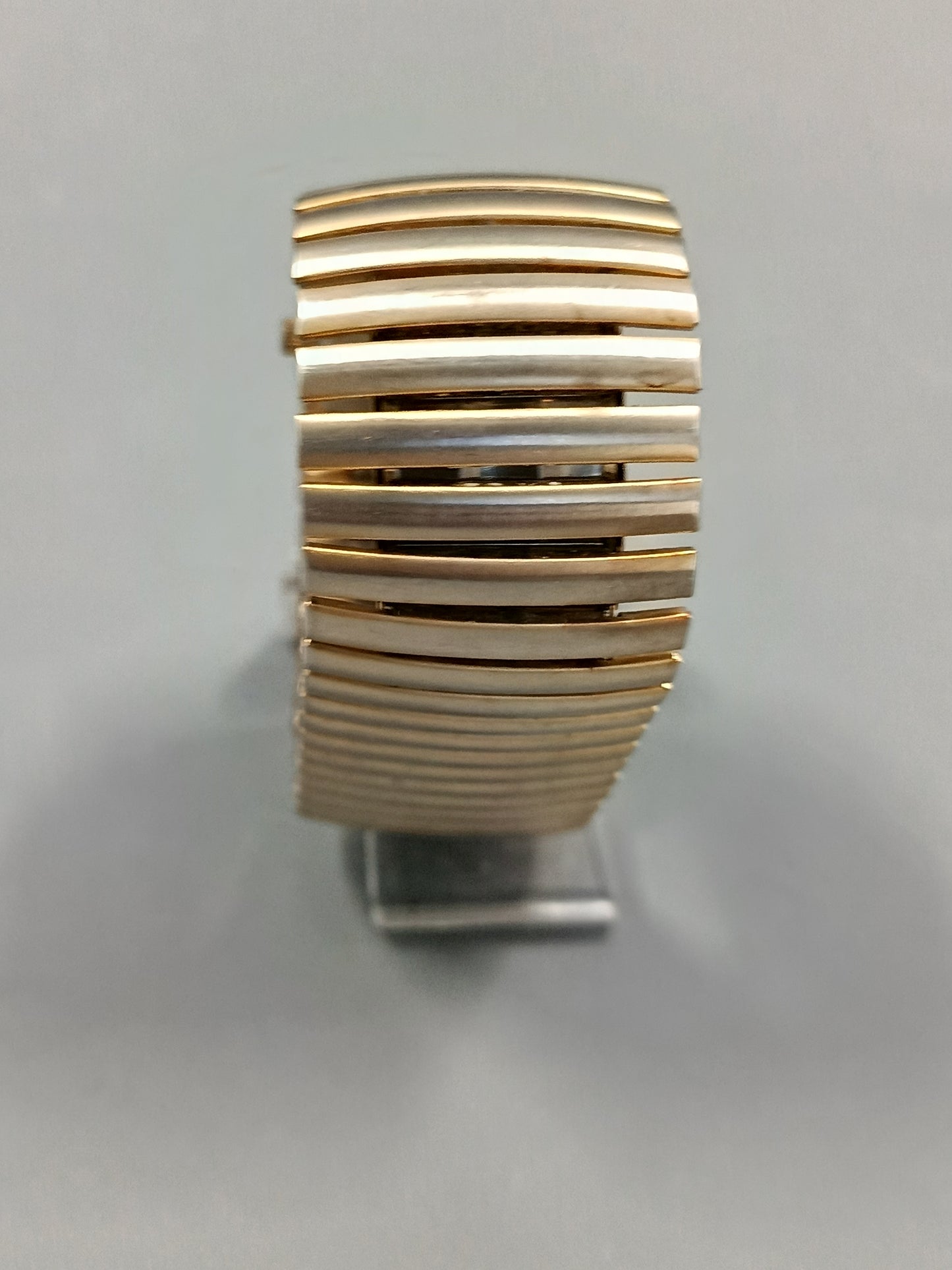 Goldfarbene Ronica Damenuhr Elegantes Design