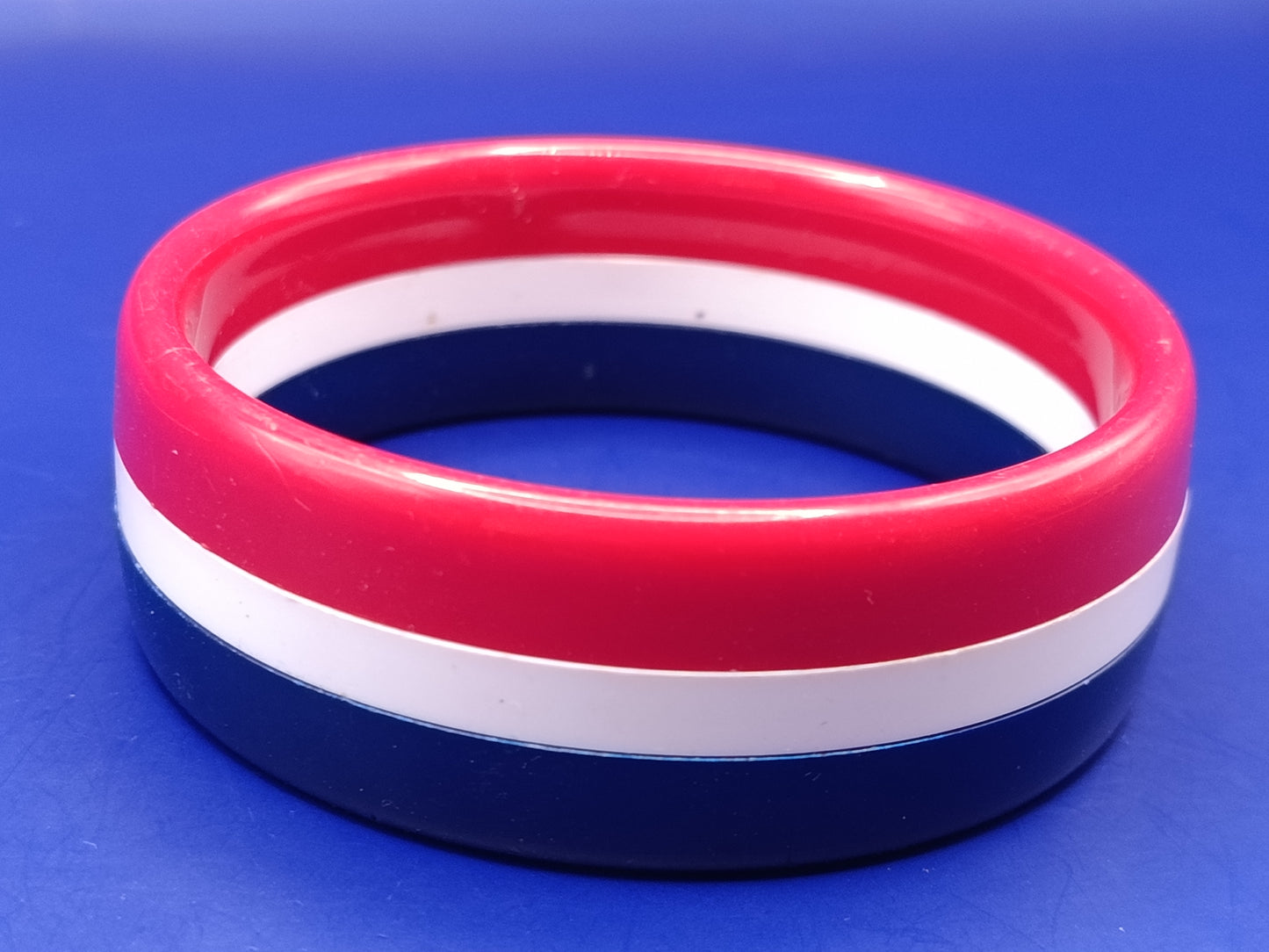 Stilvoller Bangle Armreif im Retro Look  Rot Weiß Blau