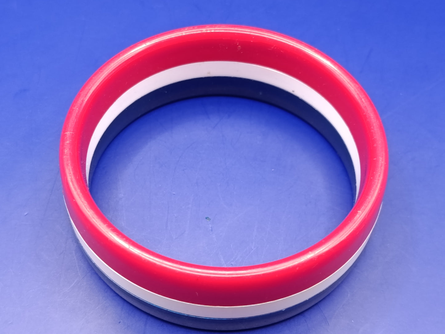 Stilvoller Bangle Armreif im Retro Look  Rot Weiß Blau