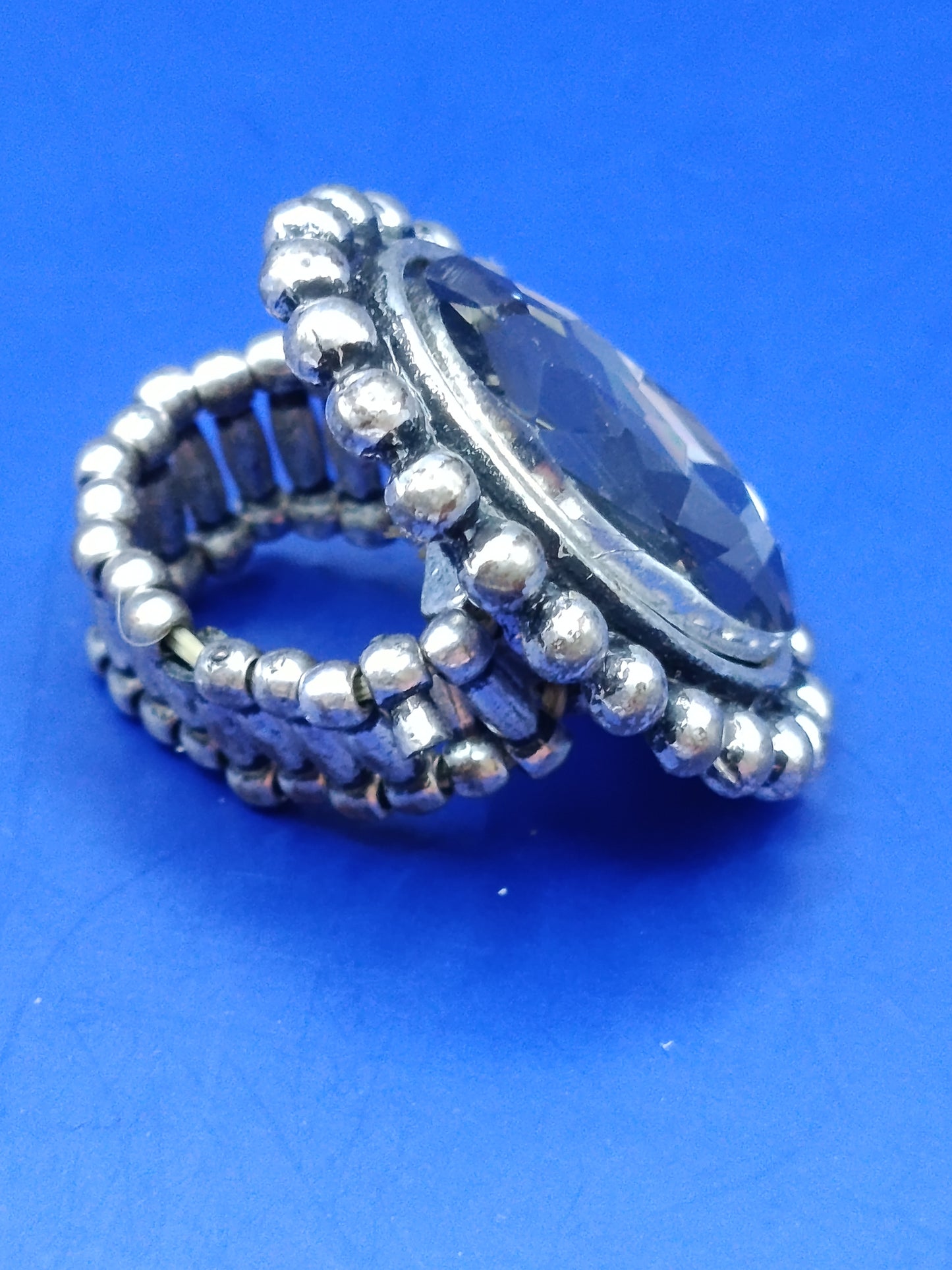 Auffälliger Vintage O-Ring mit grauem stein