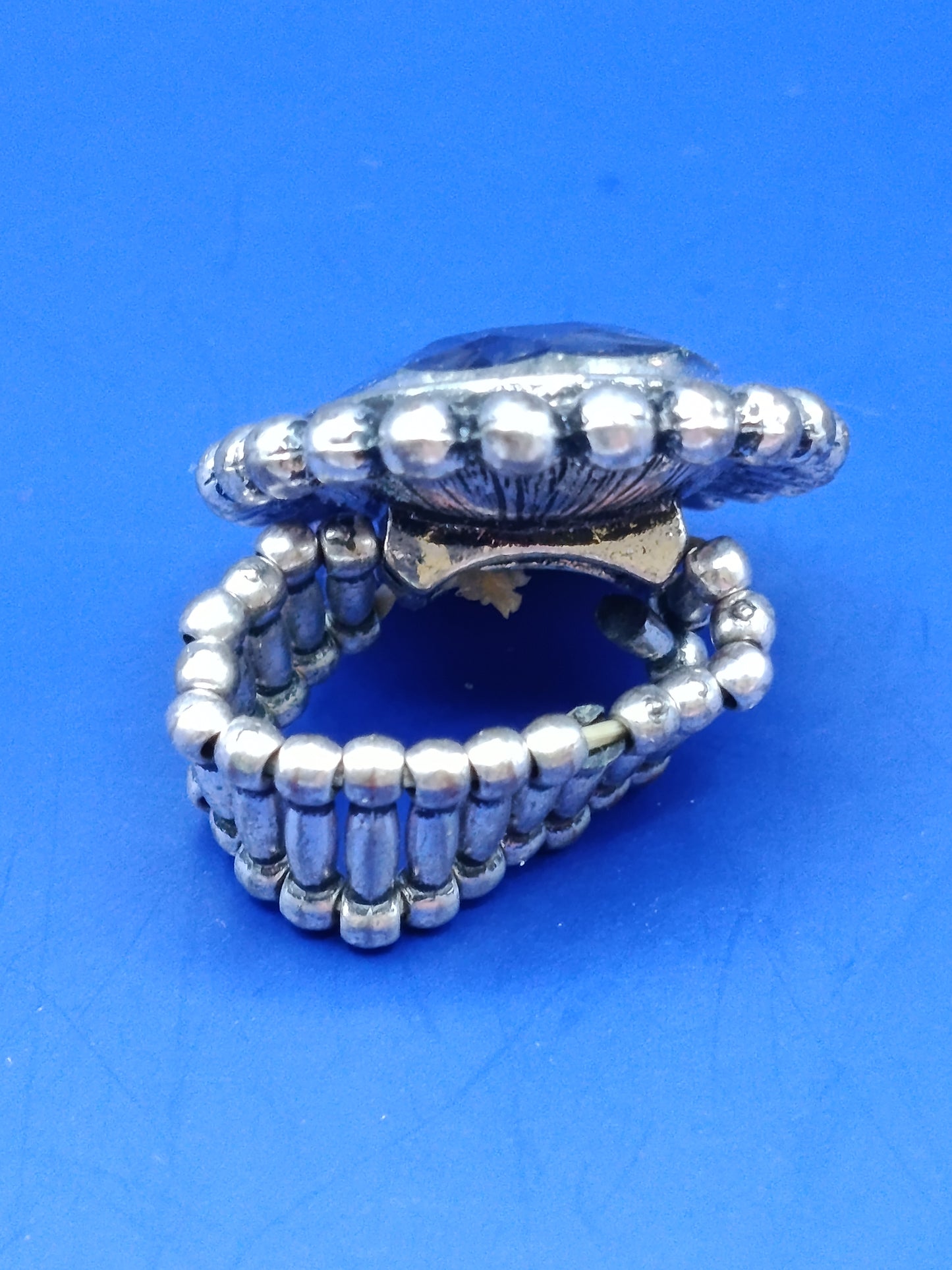 Auffälliger Vintage O-Ring mit grauem stein